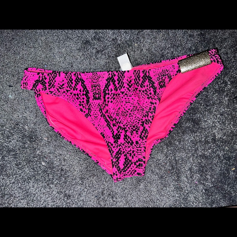 Old navy bikini bottoms- never worn